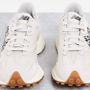 SOLD!    New balance 327 sneakers,US men 8,US women 9 1/2.Brand New